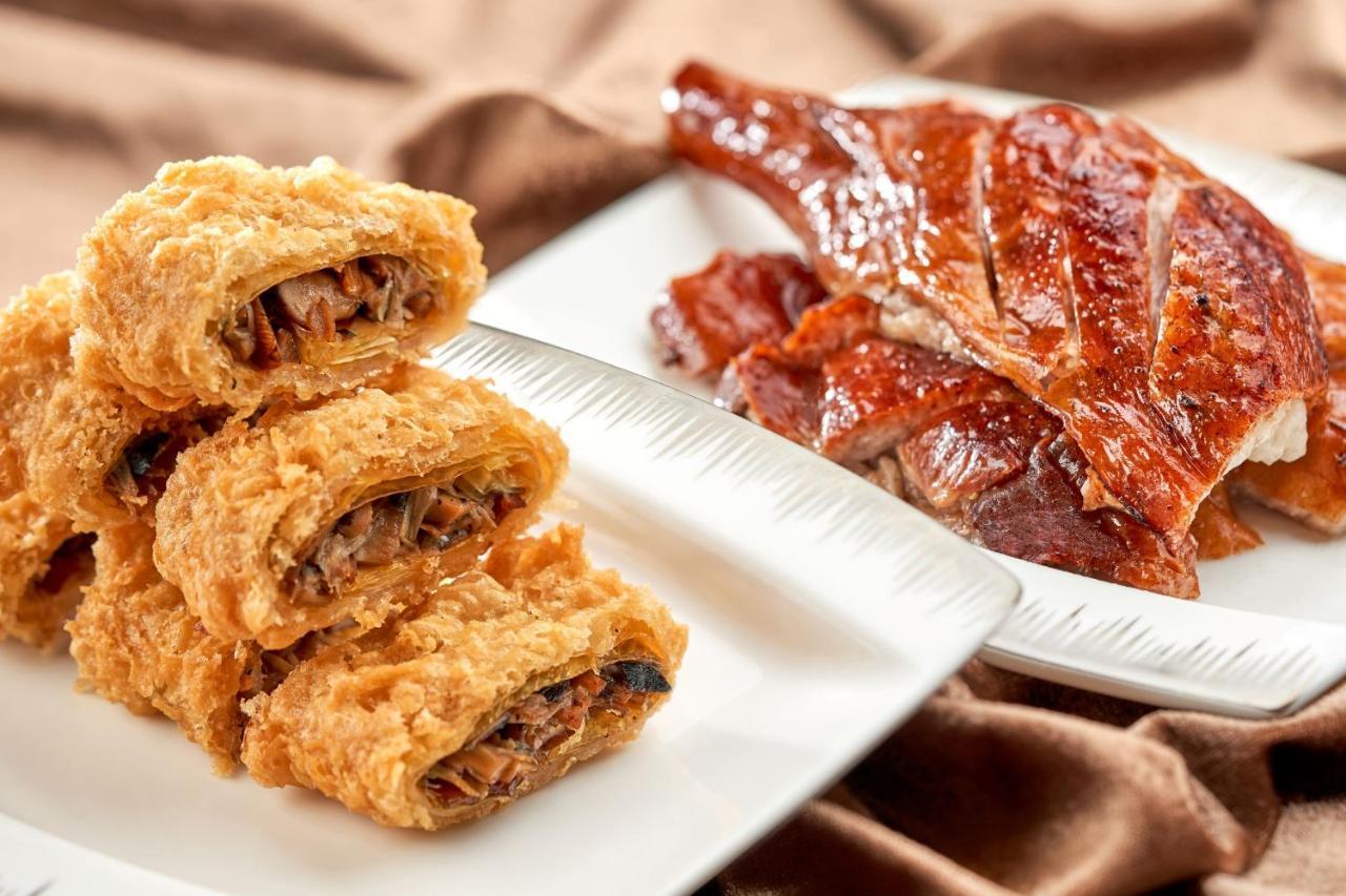 Hong Kong Gold Coast Hotel Экстерьер фото Fried fish and spring rolls