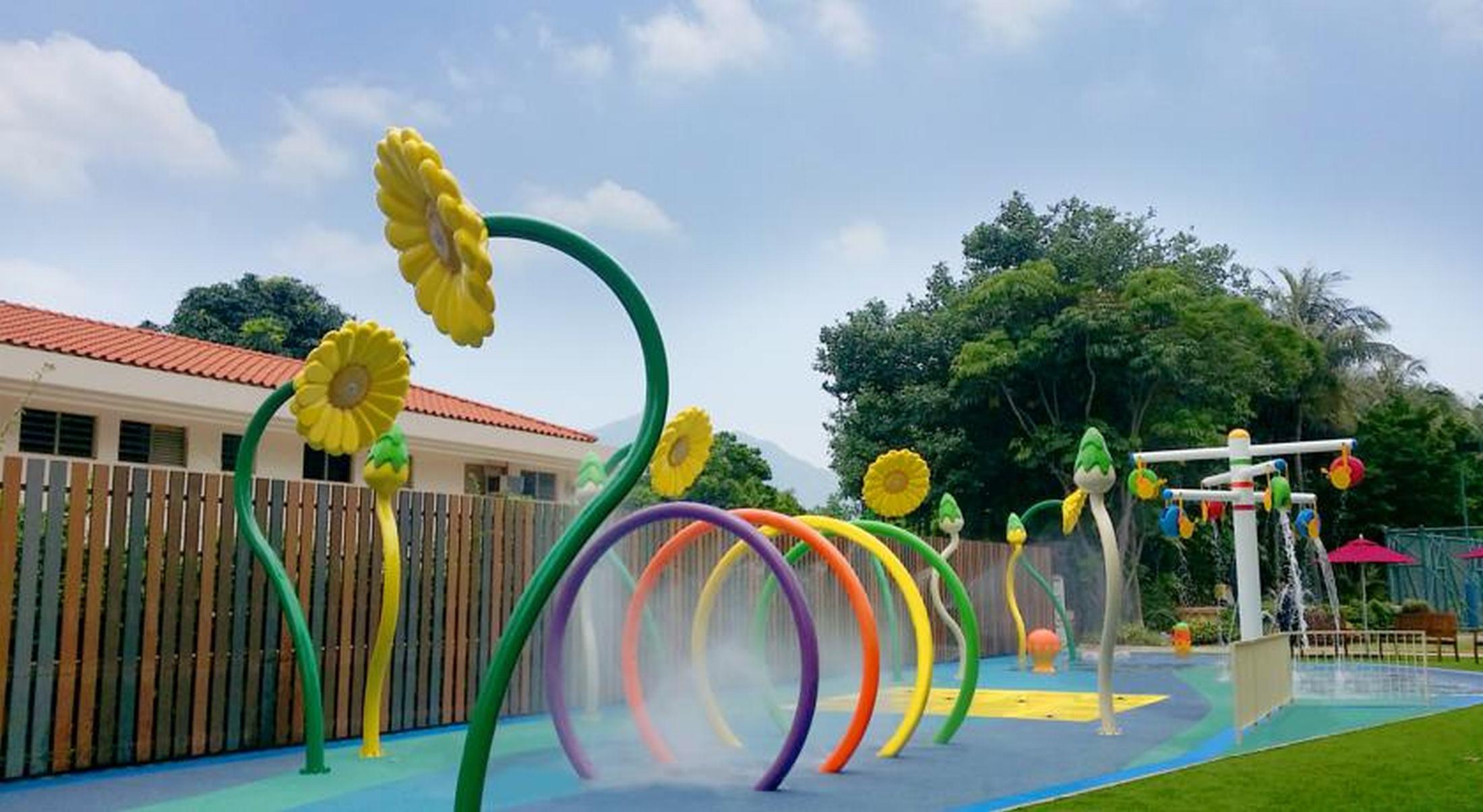 Hong Kong Gold Coast Hotel Экстерьер фото Water playground