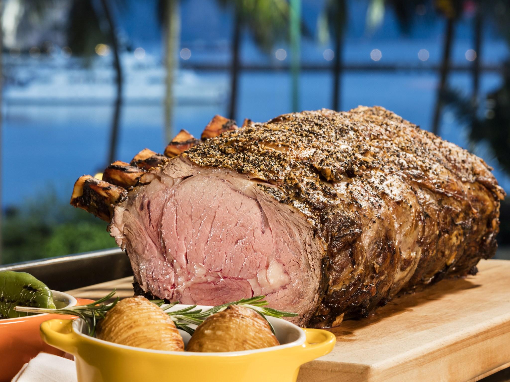 Hong Kong Gold Coast Hotel Экстерьер фото A roast rib of beef