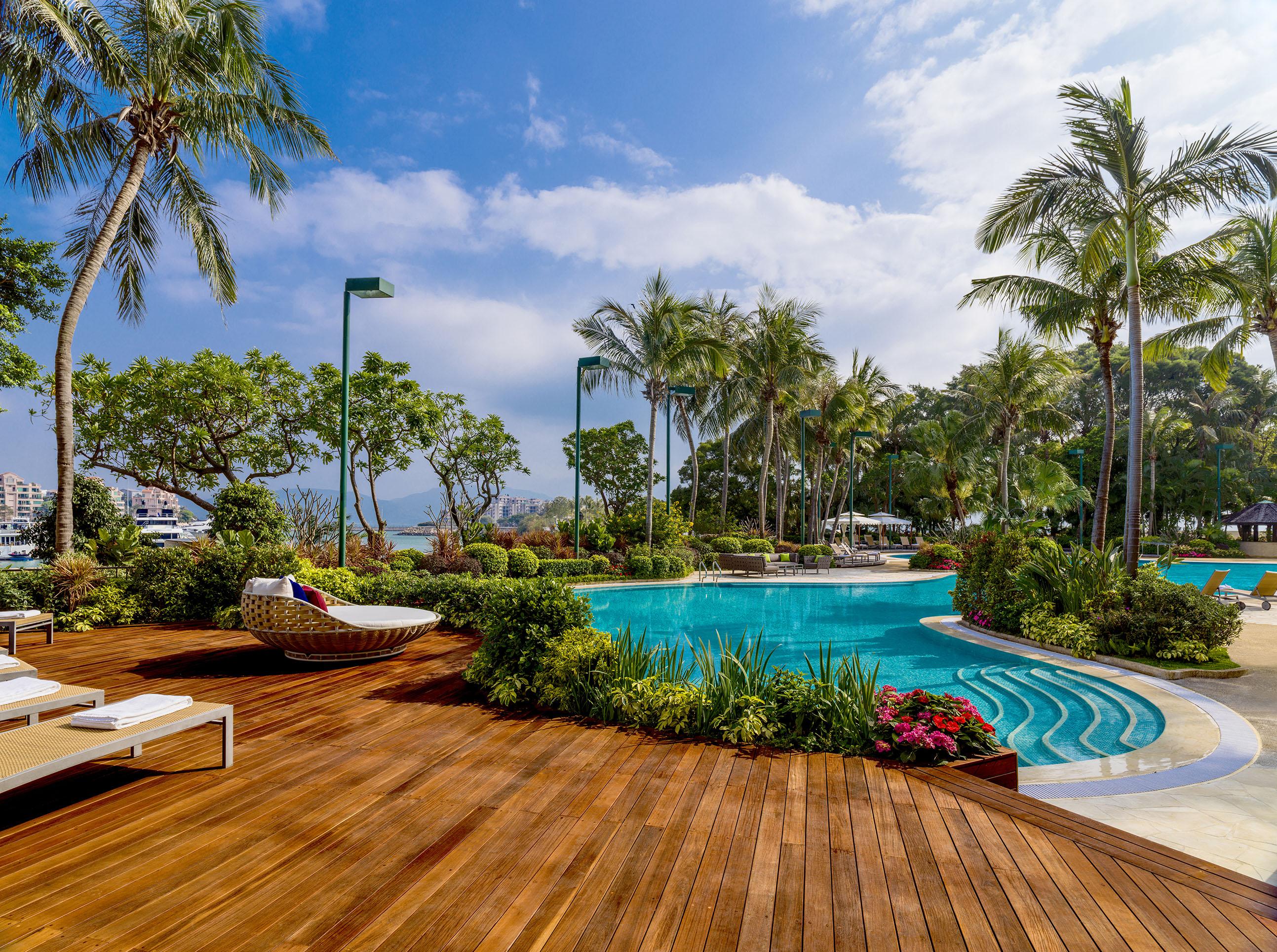 Hong Kong Gold Coast Hotel Экстерьер фото The pool at the InterContinental Changi