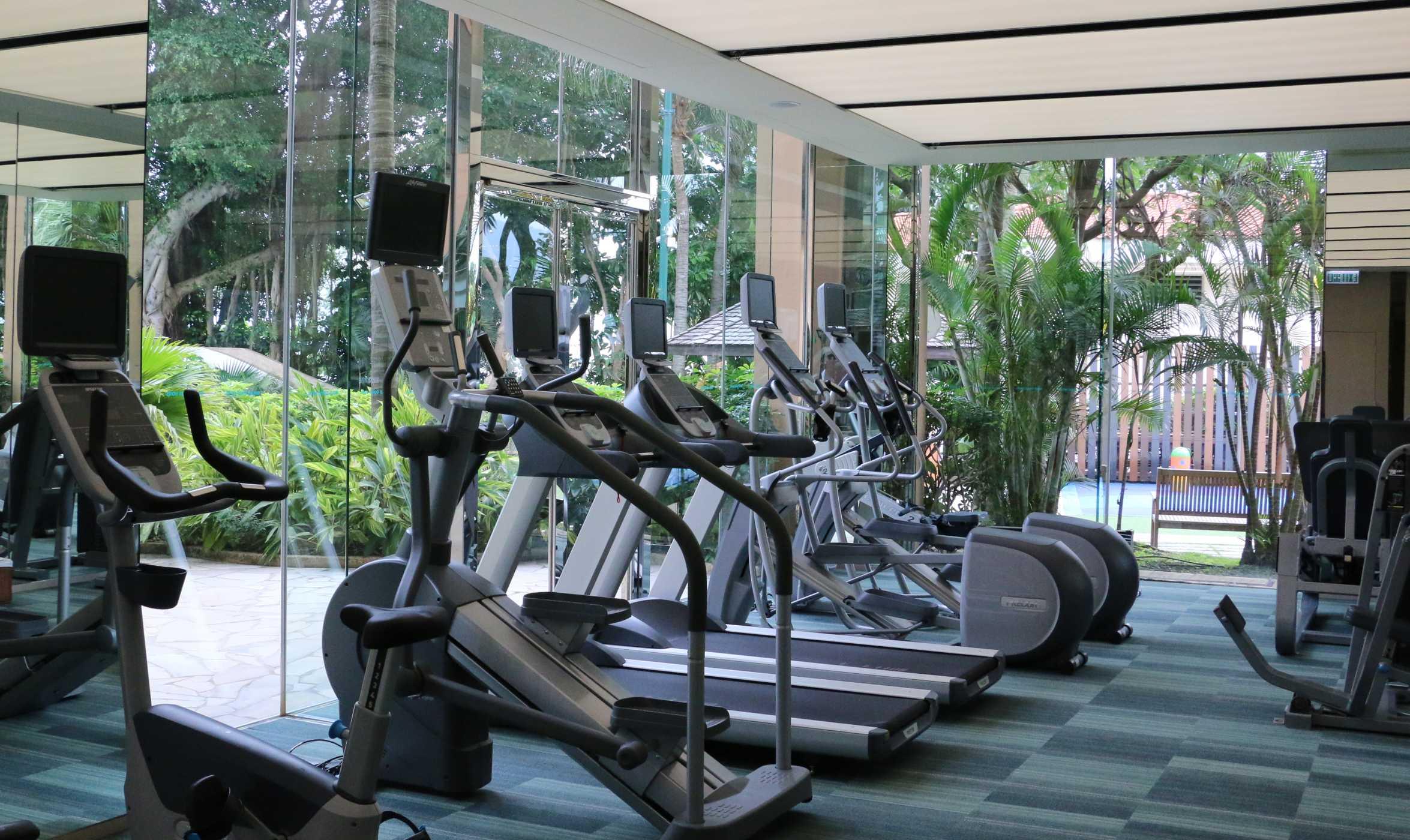 Hong Kong Gold Coast Hotel Экстерьер фото A gym at a hotel