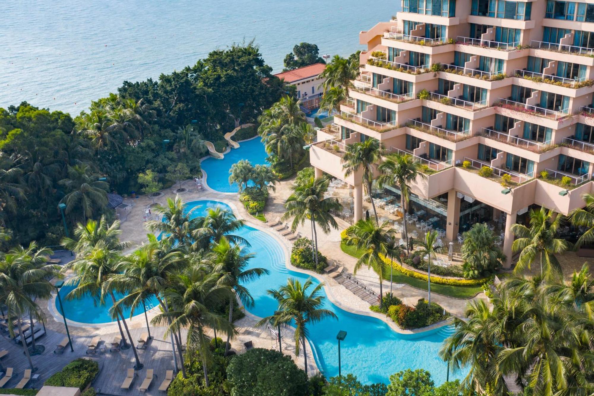 Hong Kong Gold Coast Hotel Экстерьер фото The swimming pool at Shangri-La Tanjung Rhu