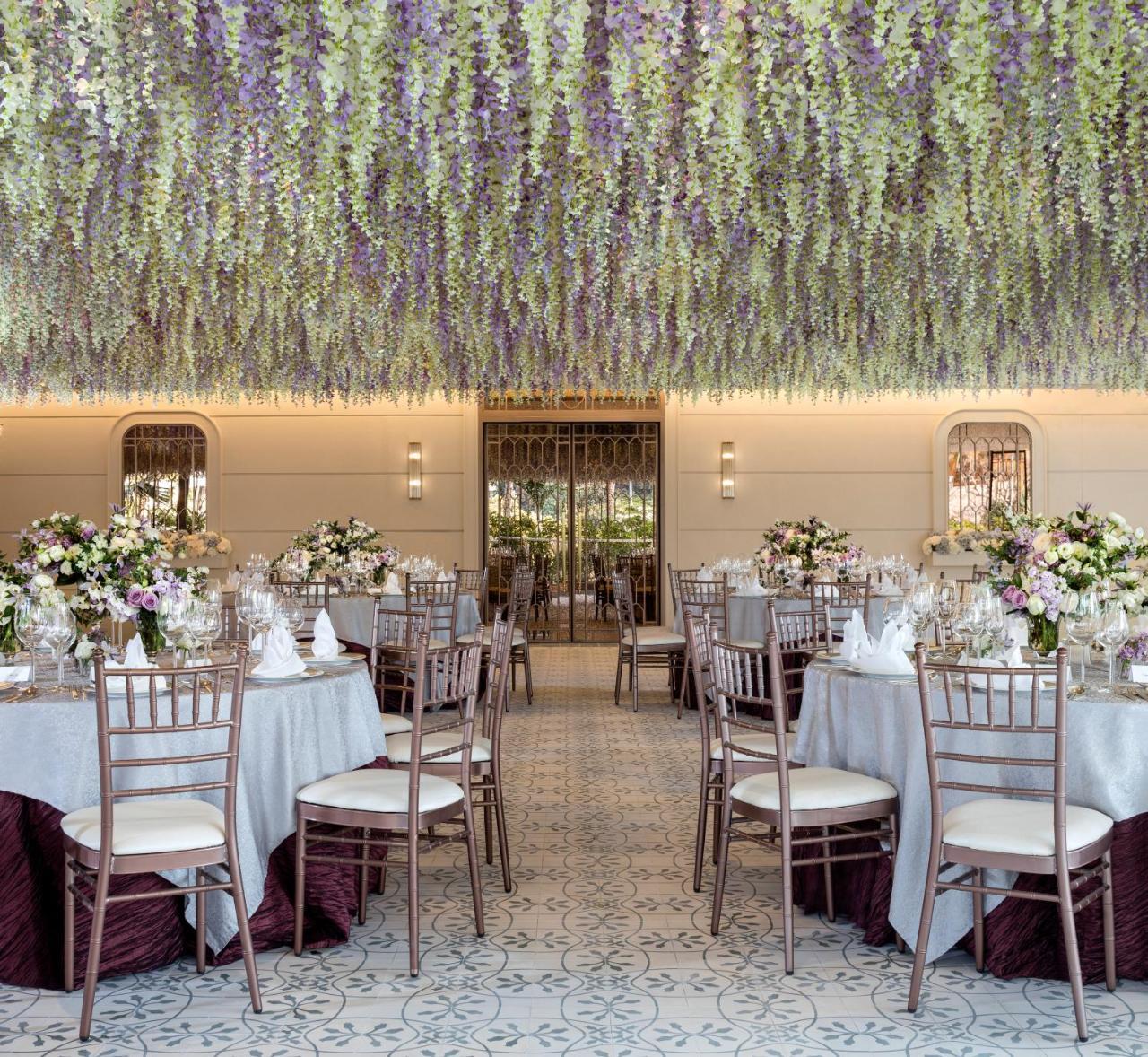 Hong Kong Gold Coast Hotel Экстерьер фото The Wisteria Room