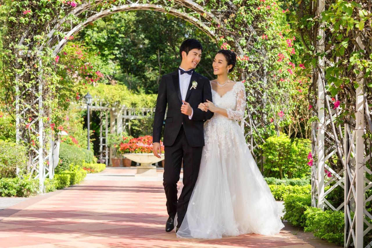 Hong Kong Gold Coast Hotel Экстерьер фото Wedding in the Rose Garden