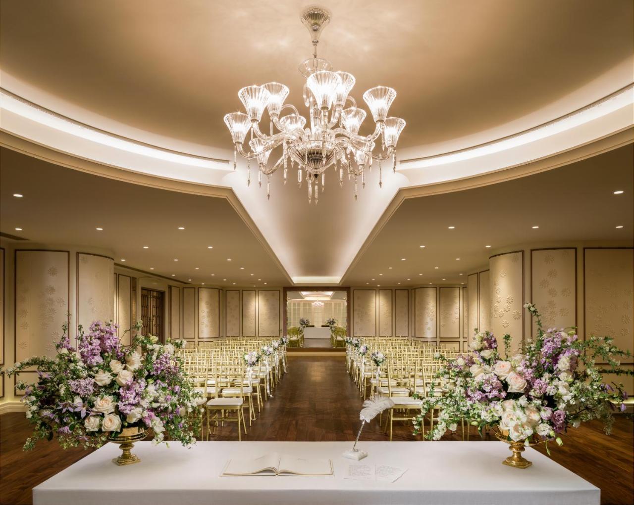 Hong Kong Gold Coast Hotel Экстерьер фото The Chapel